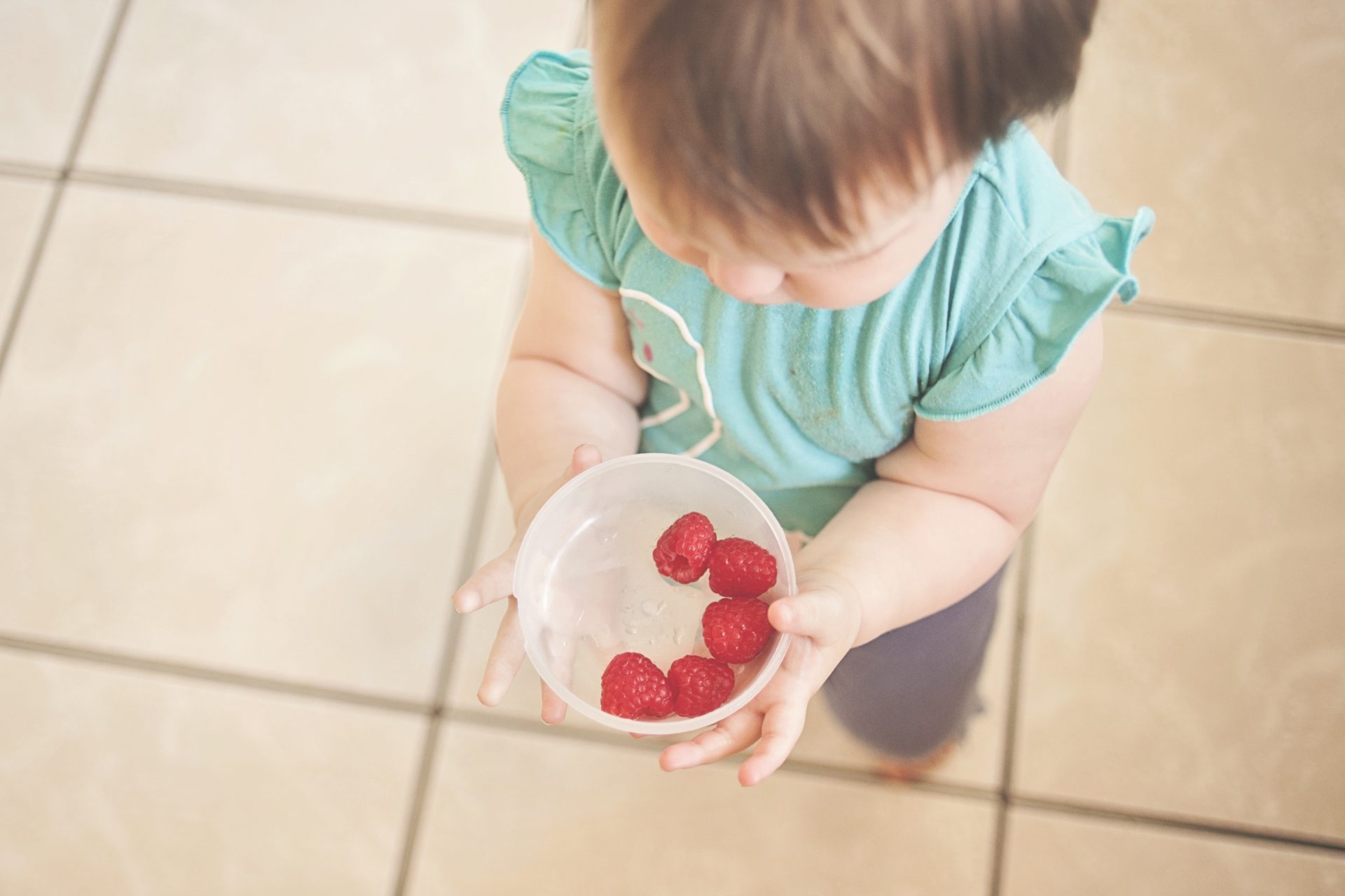 What food is good for teeth of babies starting solid diets?