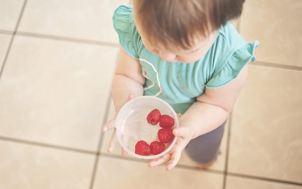 What food is good for teeth of babies starting solid diets?